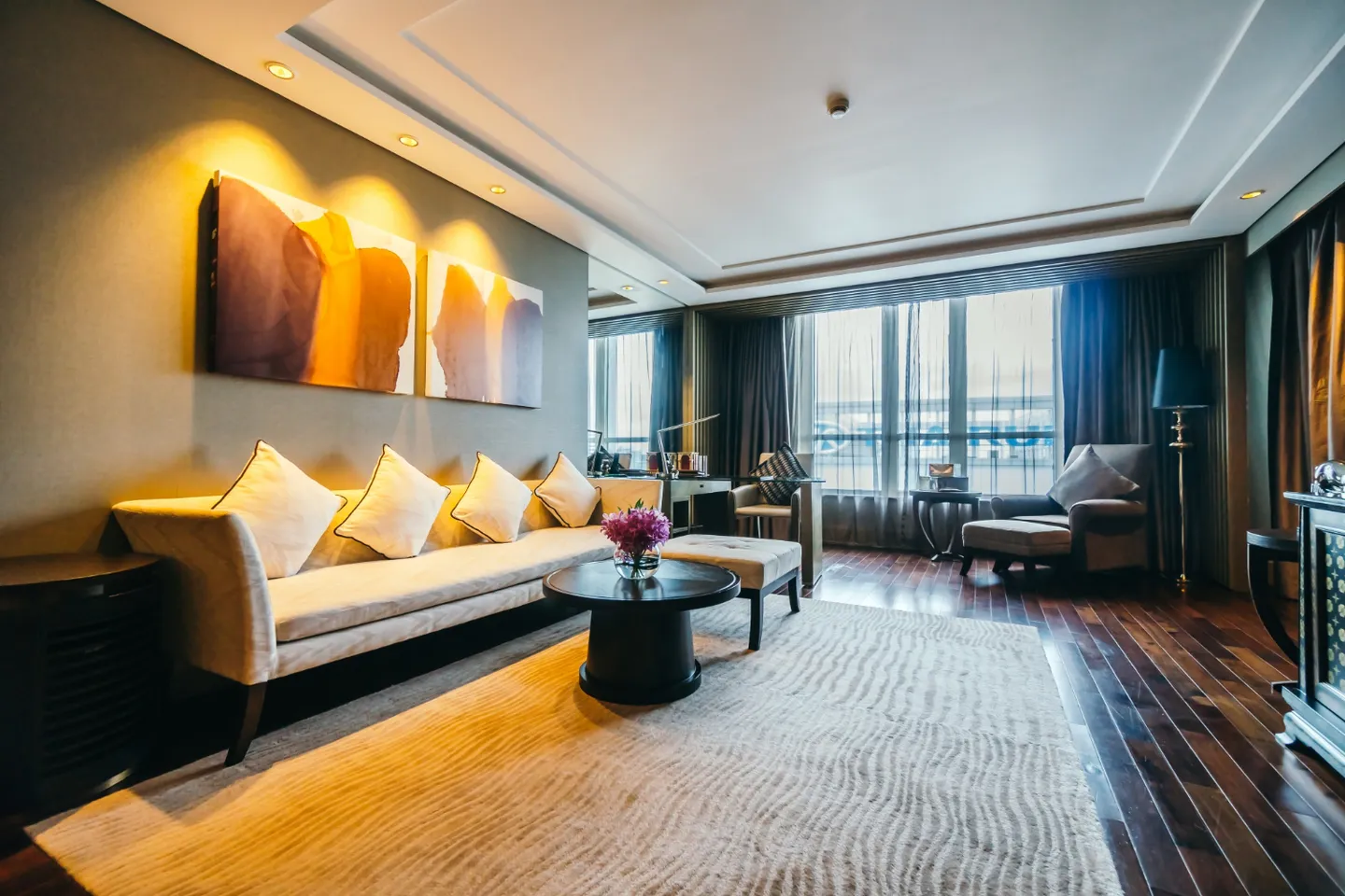 Luxurious house room